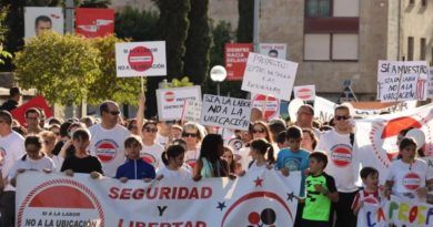 manifestación si a la labor no a la ubicación proyecto hombre