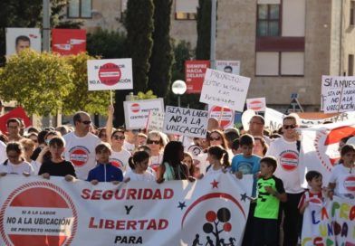 manifestación si a la labor no a la ubicación proyecto hombre