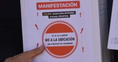 cartel manifestación si a la labor no a la ubicacion de proyecto hombre 23 mayo 2019