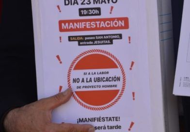 cartel manifestación si a la labor no a la ubicacion de proyecto hombre 23 mayo 2019