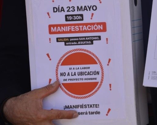 cartel manifestación si a la labor no a la ubicacion de proyecto hombre 23 mayo 2019